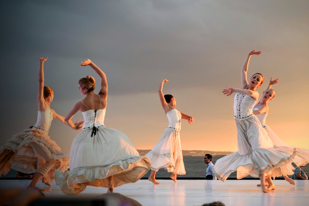 Example of dance photography: a group of ballerinas 