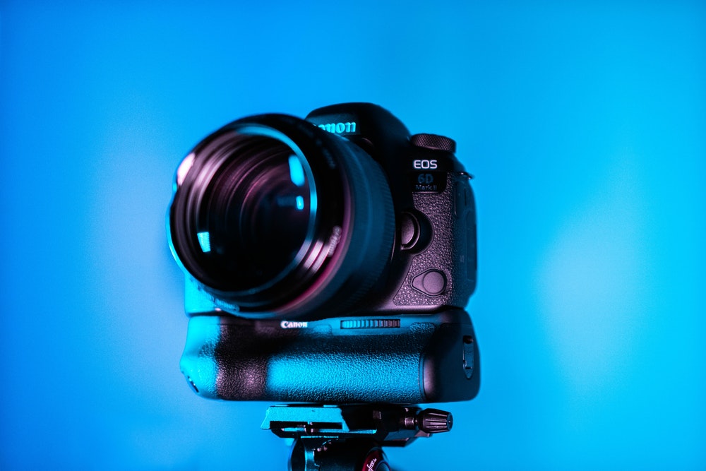 DSLR camera with metering modes