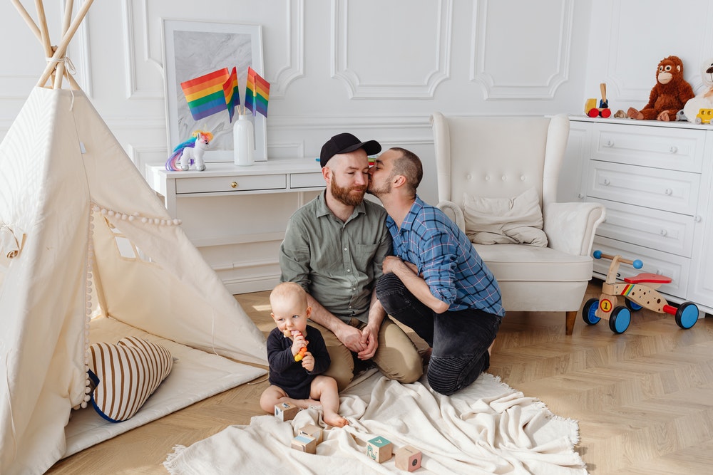 Non-nuclear families in stock photography
